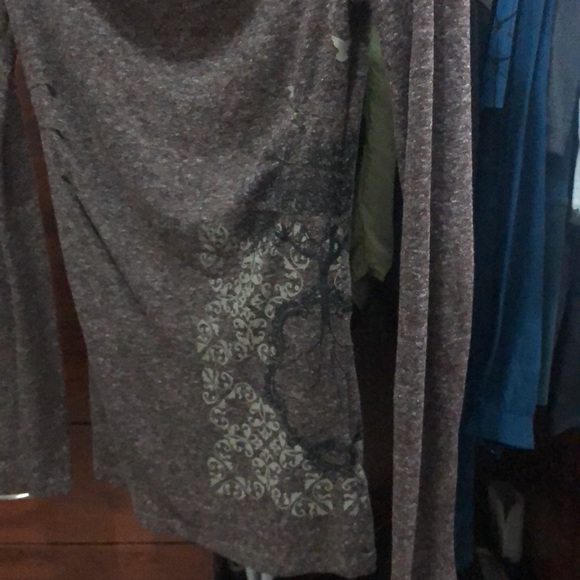 Nicely pattern cowl neck - Picture 2 of 3